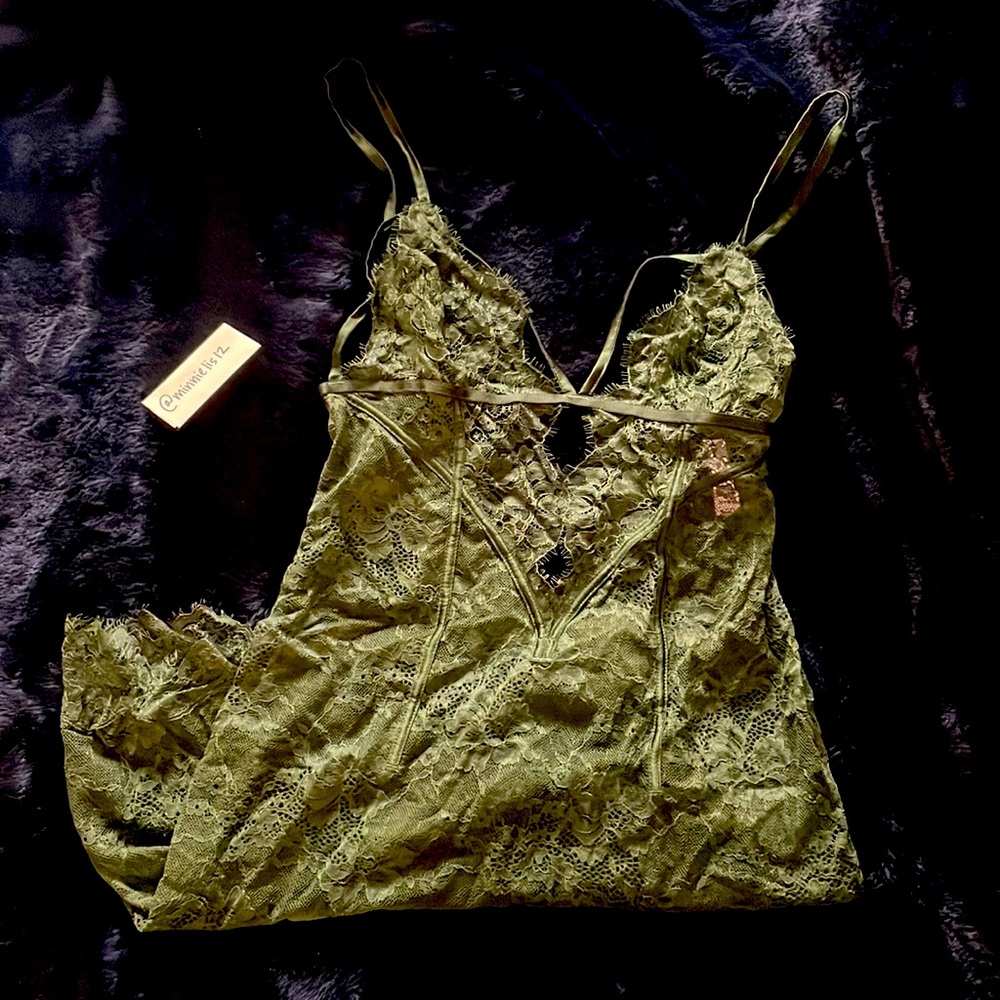Nwt Victoria’s Secret Lace Slip Size Small MRSP $58